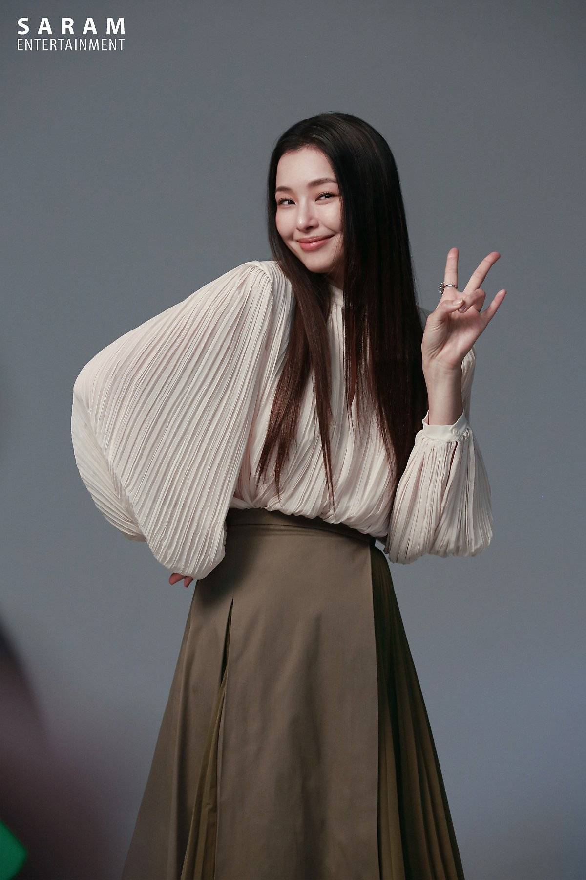 Lee Ha Nee Saram Entertainment Profile photos